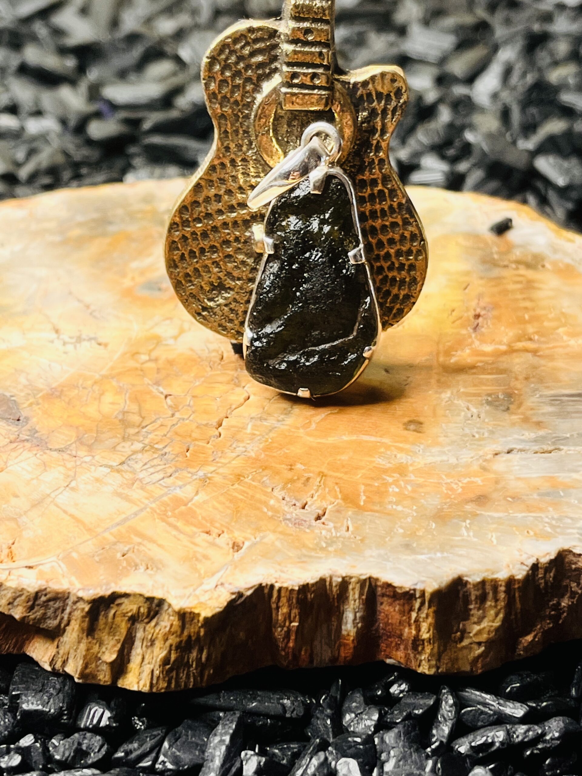 green moldavite pendent - Image 5